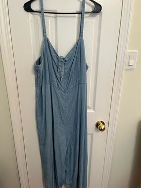 Old Navy Light Wash Blue Relaxed Fit Jumper